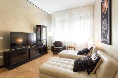 Gorizia Apartment | La casa di Gatsby Art Deco in Centro Gorizia con Parcheggio e Terrazza