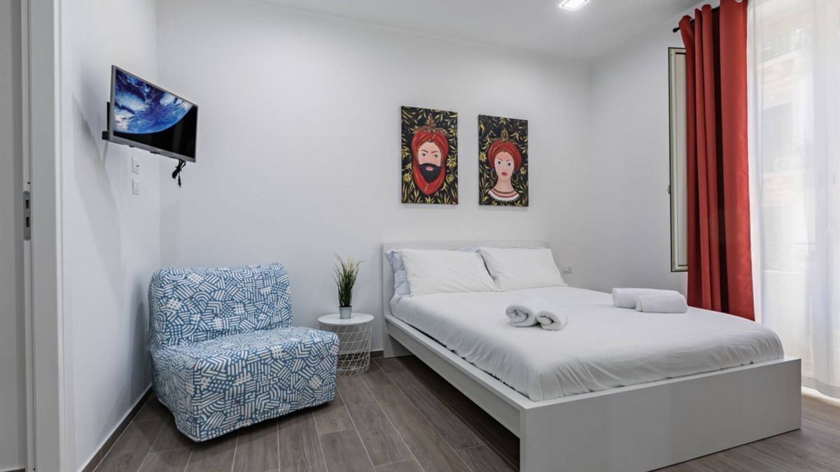 Borgo Vecchio Apartment | La Casa di Martina - Central Flat with Balcony