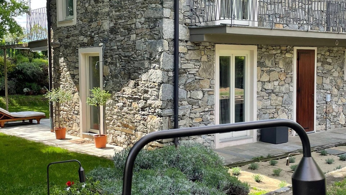Lesa House | La Casa di Pietra