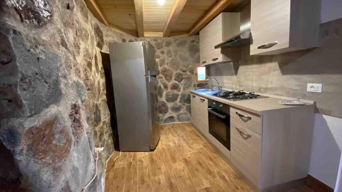 Orosei Ski Chalet | La Casa di Pietra Open-plan studio in a country area