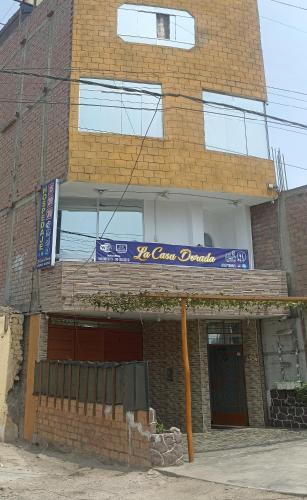 Hualmay House | La casa dorada