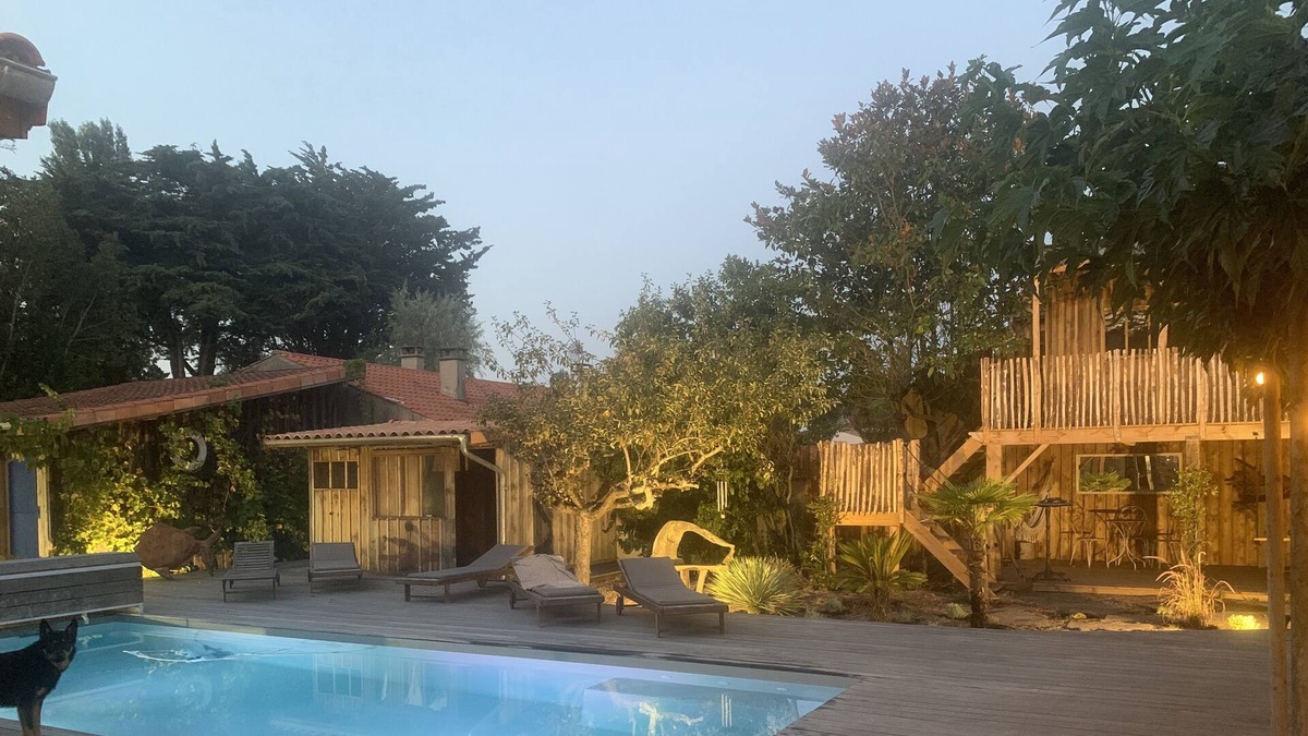 Saint-Trojan-les-Bains Villa | La Casa Familiale with heated pool