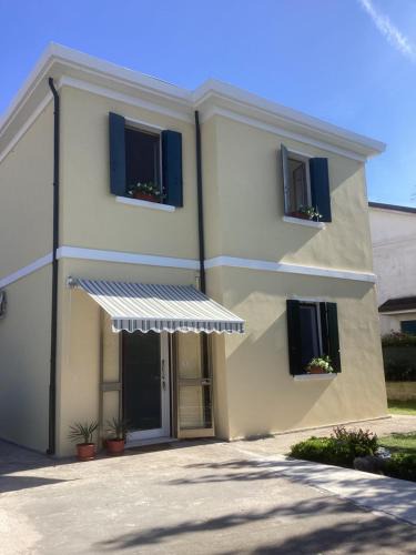 Porto Tolle House | La Casa Gialla