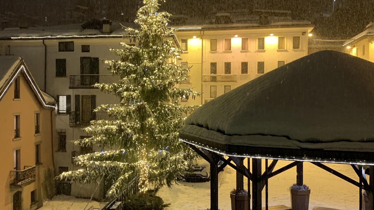 Ponte di Legno Apartment | la casa in piazza - cozy apartment in pedestrian area, slopes just a few minutes away