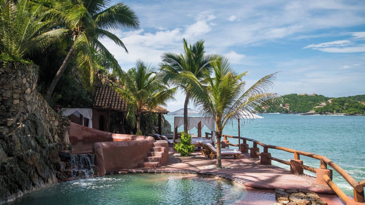 Ixtapa - Zihuatanejo Hotel | La Casa Que Canta