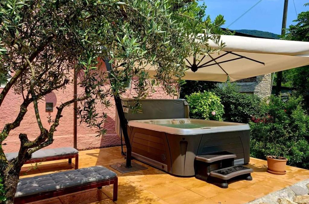 Segusino House | La Casa Rosa di Segusino with SPA Jacuzzi in garden