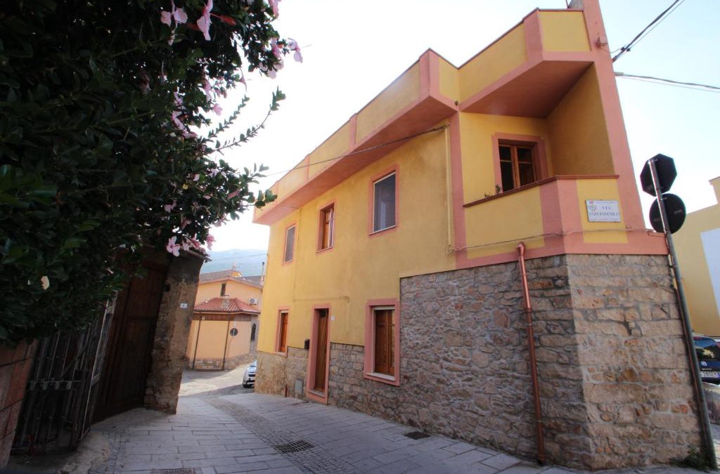 Arbus House | La Casa Rosada Arbus