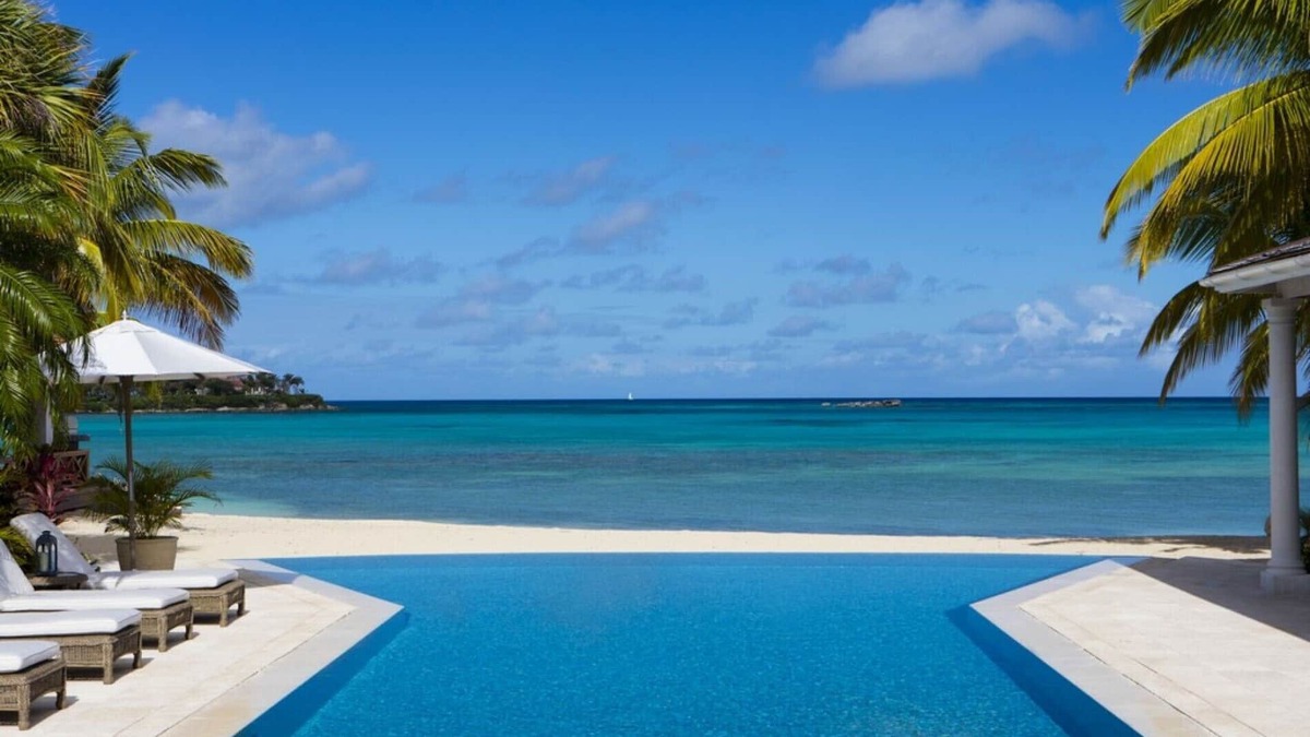 Long Island Villa | La Casa - Stunning Sea Views