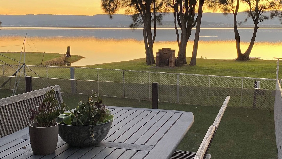 Primbee House | LA CASA SUL LAGO. Stunning lakefront home with direct access to lake Illawarra.