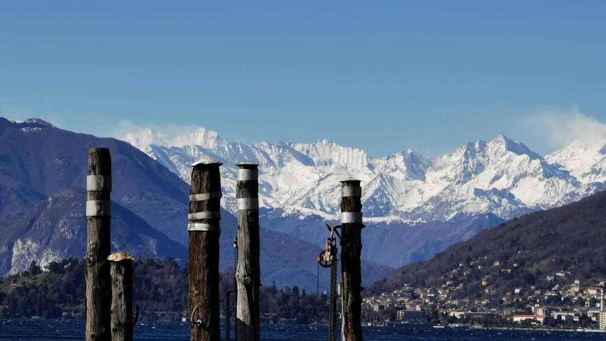 Laveno Apartment | La casa sul porto: Inverna, vacation apartment in Laveno, 2 steps from the lake
