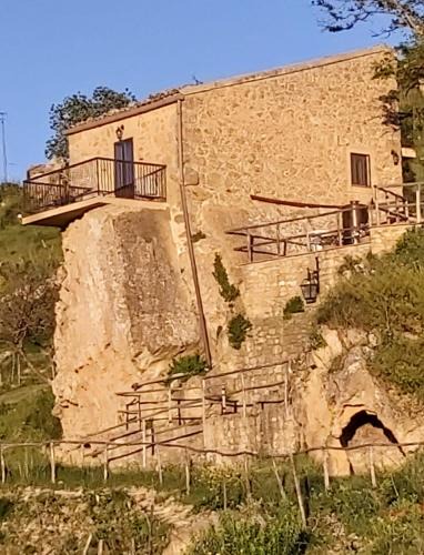 Enna House | La Casa Sulla roccia