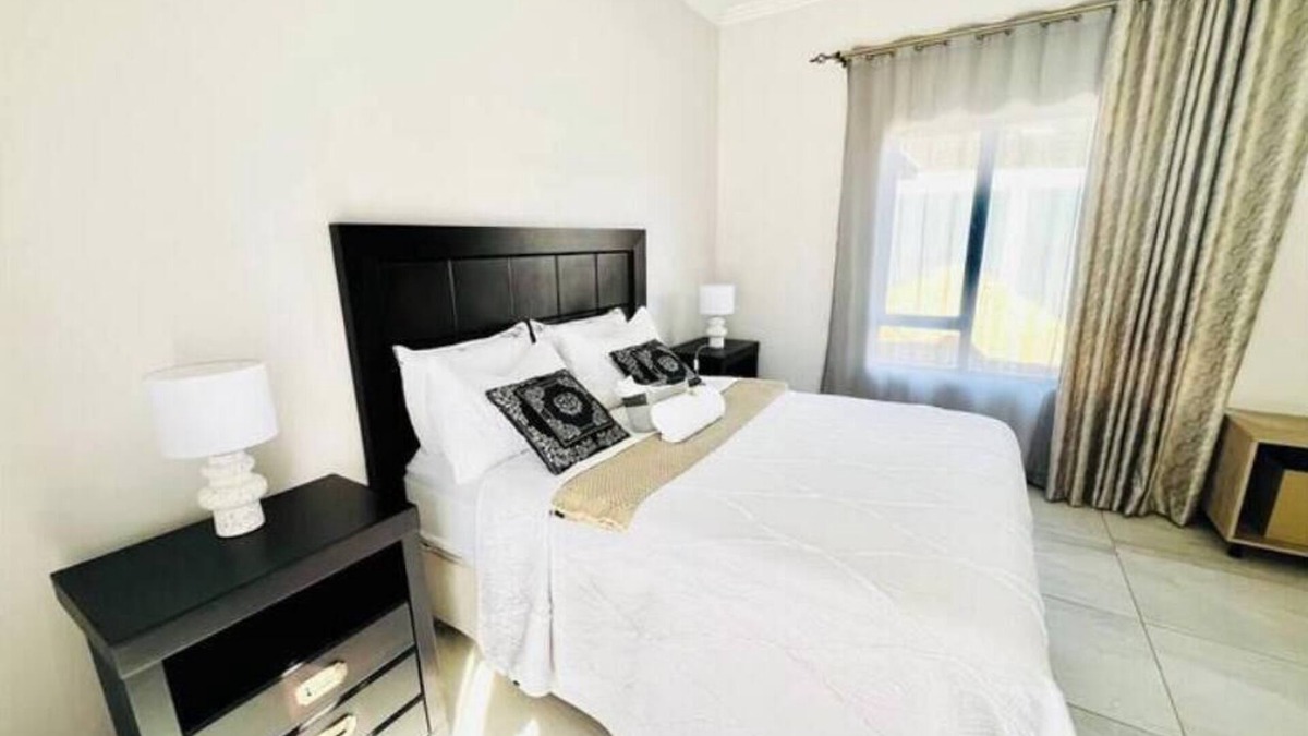 Meer En See Villa | La Casa Villa: Entire Luxury Home in the Bay!