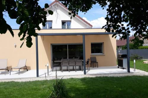 Savigny-en-Revermont Villa | La Cascatelle - Gîte entièrement climatisé