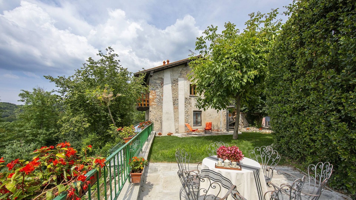 Somma Lombardo House | La Casetta Sul Fiume Borghetto Court, Somma Lombardo, Italy