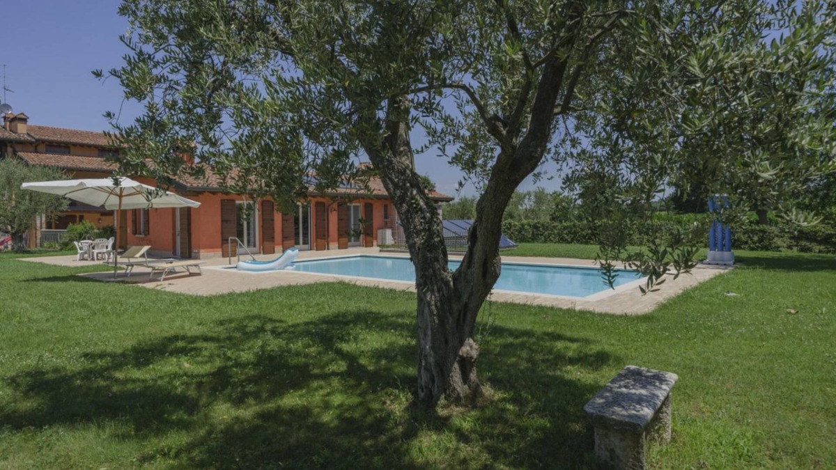 Pozzolengo Apartment | La Casina Apartment - with garden and pool