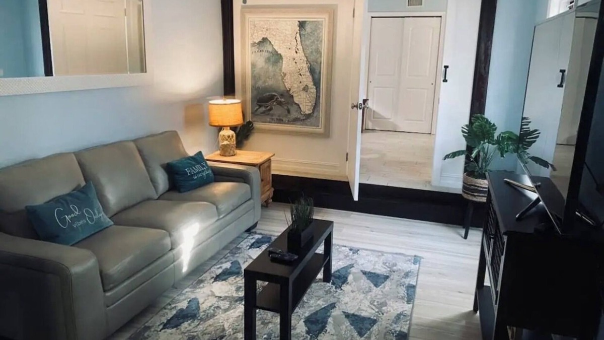 Melbourne Cottage | La Casita: Beach, FIT, Airport - KMLB, Mall, Downtown Melbourne, Space Center