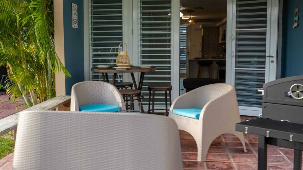 Palmas Villa | La Casita. Charming Family Villa just steps from the beach. Full/AC and Wifi.