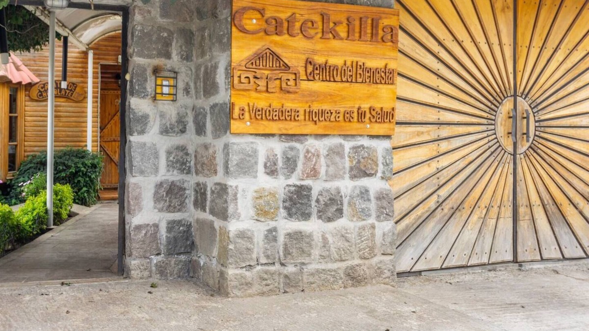 San Antonio de Pichincha Cabin | LA Casita DE Chocolate