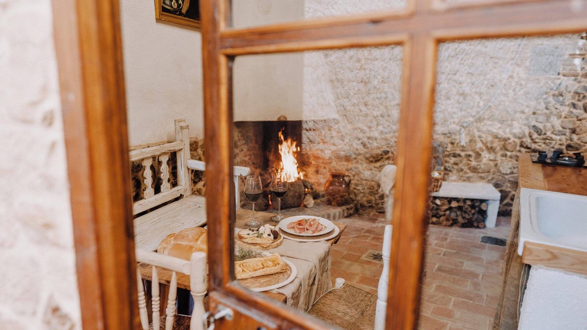 Castillo de Bayuela House | La Casita de Albino