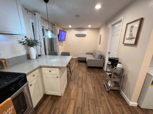 Whittier House | La Casita de Whittier, Private Unit w/patio area, Disney, Biola, Knotts