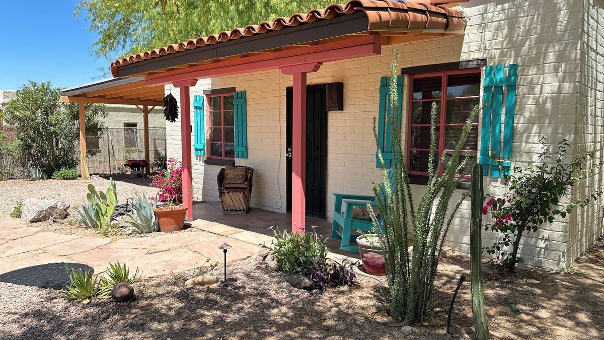Peter Howell House | “La Casita Encantada” All the Charm & all the Amenties for a Long or Short Stay!
