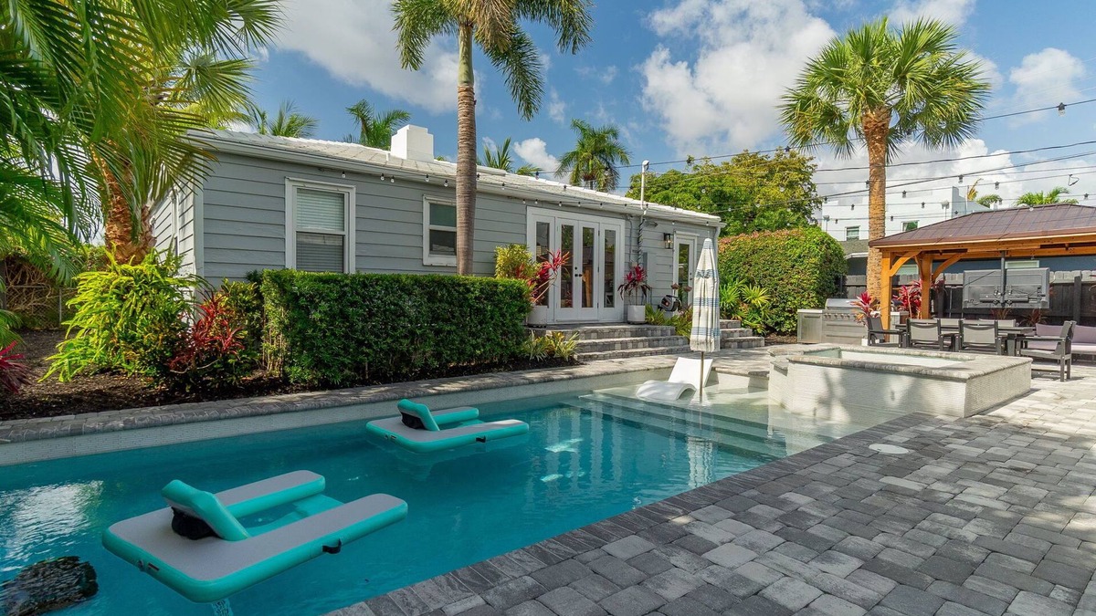 Old Northwood Historic District House | La Casita- Hot Tub, Pool, and guest house