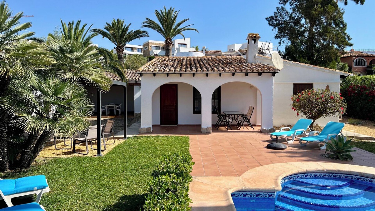 El Tesoro Ski Chalet | LA CASITA | ideal villa for small families | 2 double bedrooms | private pool