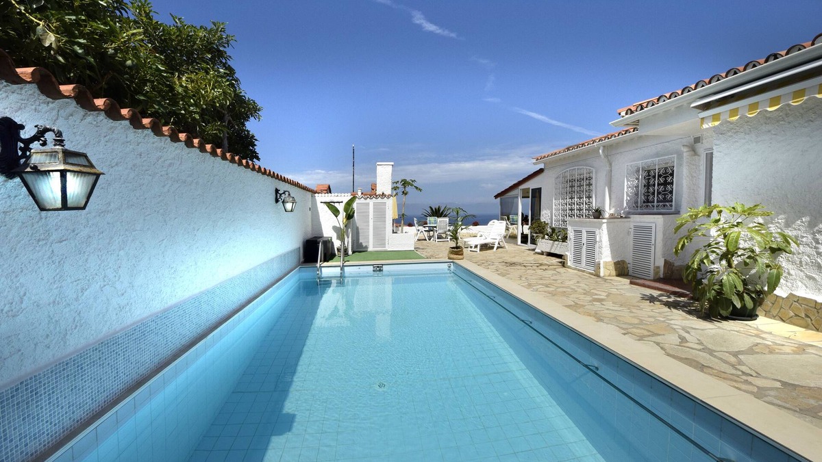 Los Realejos House | La Casita-very quiet location with stunning sea views and heated pool