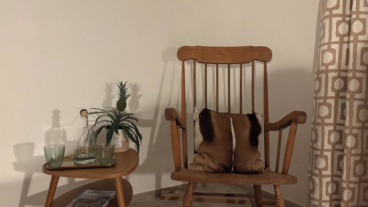 Aigues-Mortes Bed & Breakfast | La CAVALIERE, Breakfast room included. SOL en CIEL house