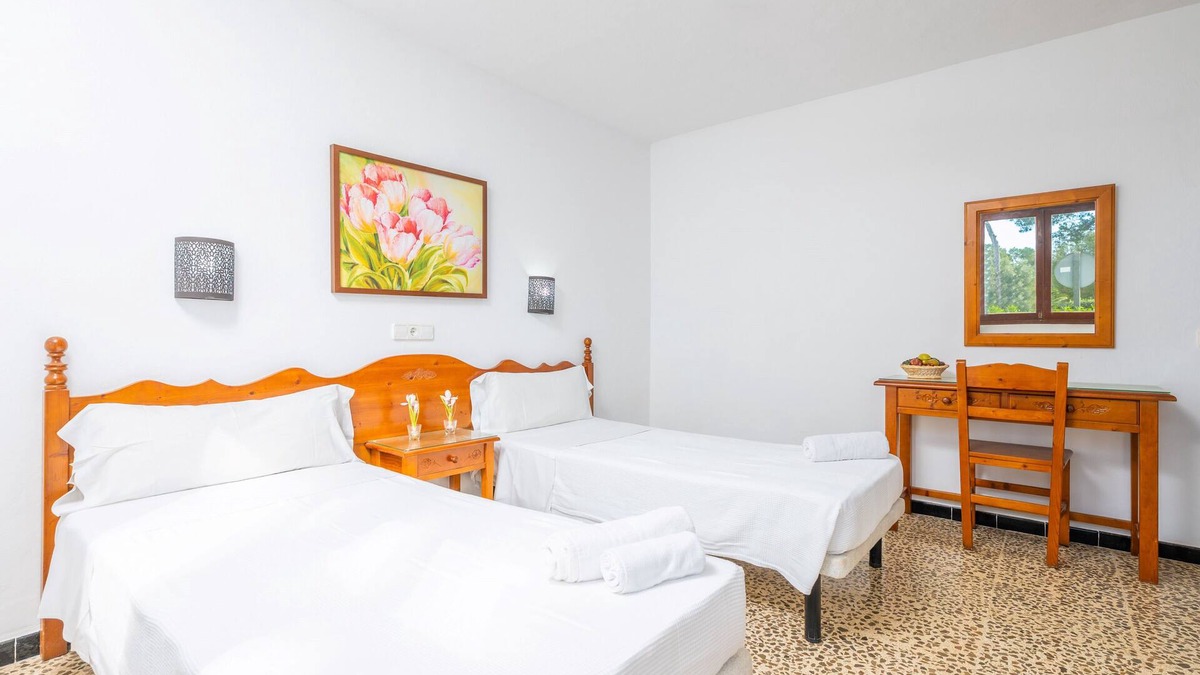 Cala d'Or Hotel | LA CEIBA HAB. CONFORT - Cozy hostel near the beach with free WiFi