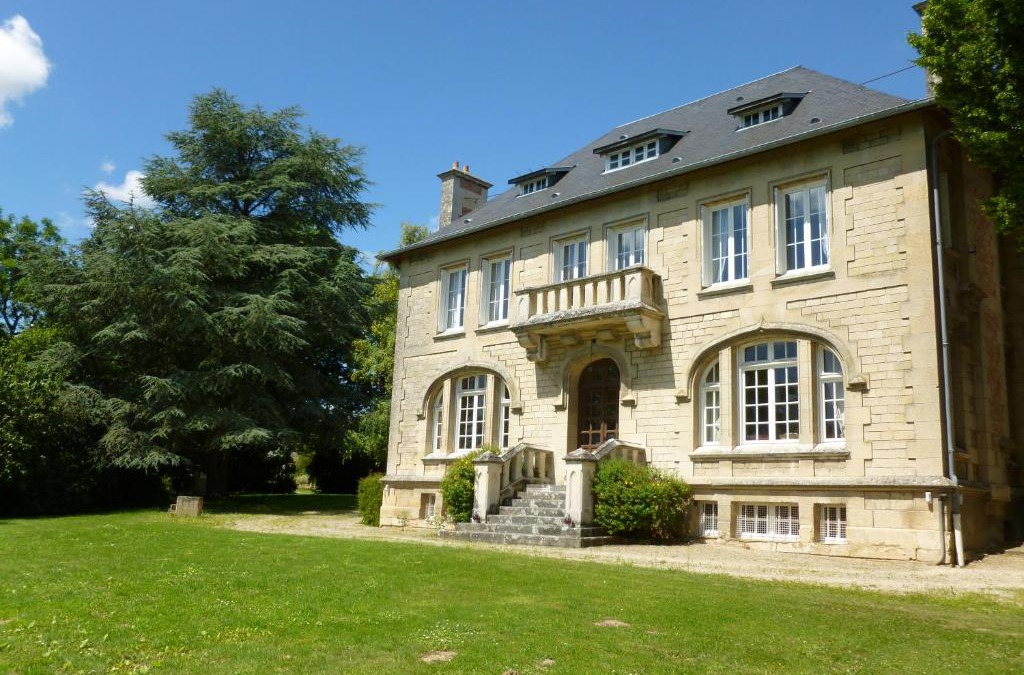 Pernant Bed & Breakfast | La chambre au Château