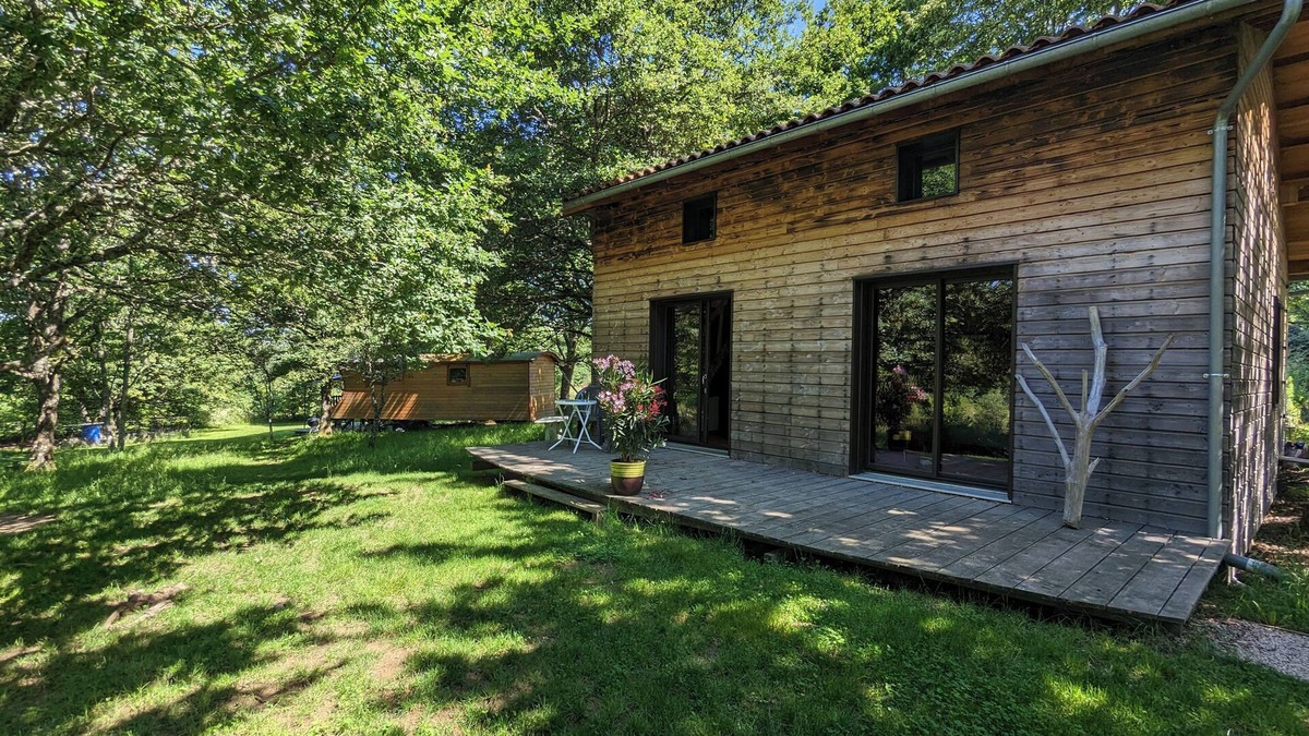 Saint-Pardoux Bed & Breakfast | La Chambre d'Art in the heart of nature, 300 metres from Lake St Pardoux