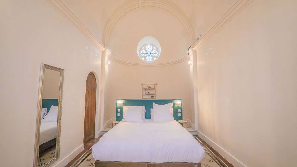 Pezenas Apartment | La Chapelle, Gîte Insolite Haut de Gamme Avec Piscine et Sauna, à Pézenas