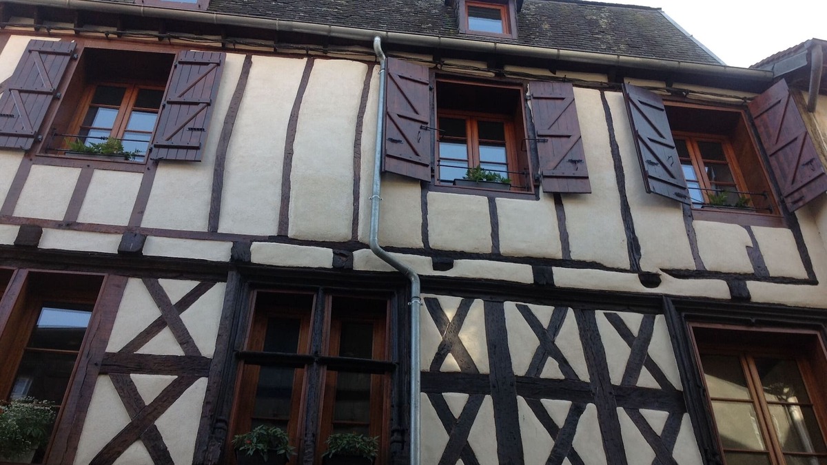 Beaulieu-sur-Dordogne Apartment | La Charente, charming apt. centrally located medieval village and walk to river
