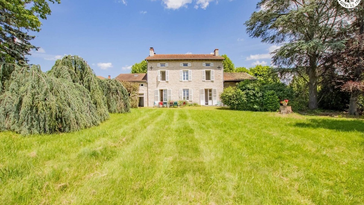 Aze House | La Charmille - AZE - Gîte