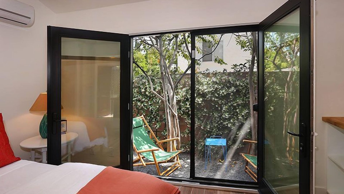 North Hollywood House | ~LA~- Charming Private Bungalow Guest House Rental-Prime Area