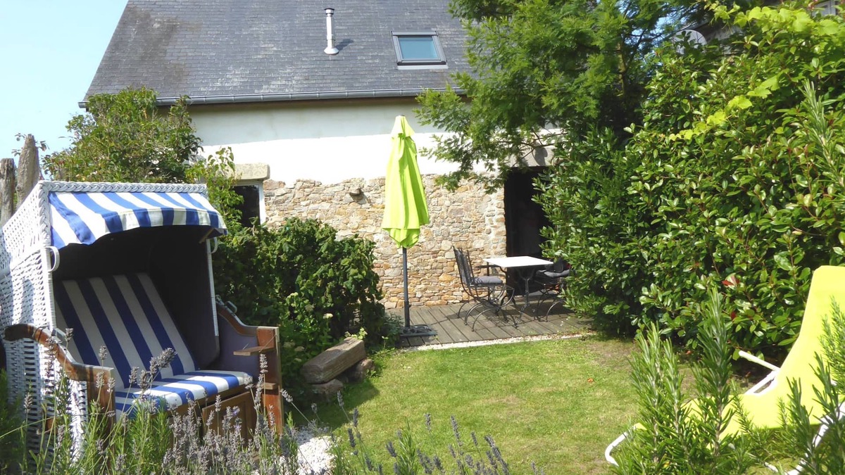 Pirou Cottage | La Charronnerie-Pirou (W-coast) Quiet gîte 3* for 2 p. Sanding beach 3km.