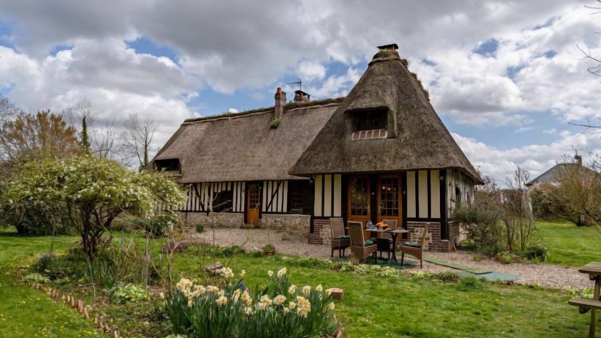 Saint-Georges-du-Mesnil House | La Chaumière by Interhome