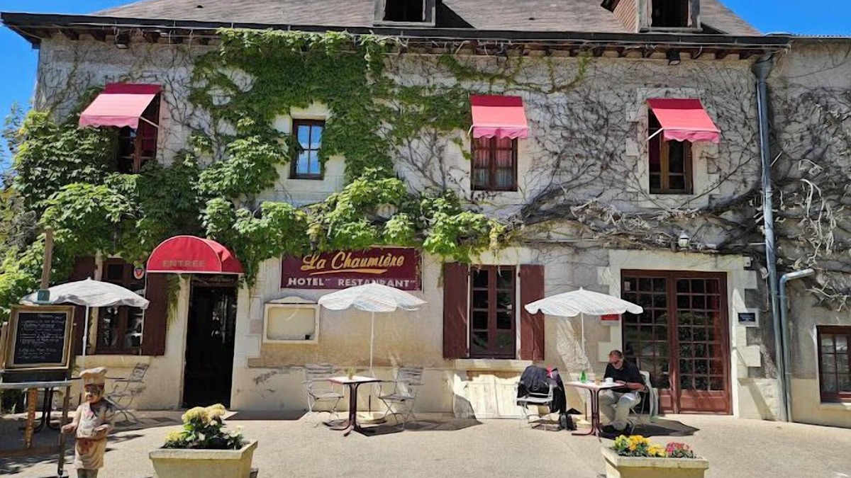 Villeneuve-sur-Allier House | La Chaumiere De L'Eau Sauvage