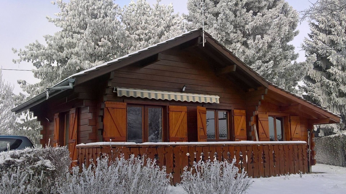 Saint-Paul-en-Chablais Ski Chalet | "LA CHENEAU" Detached chalet and mature garden