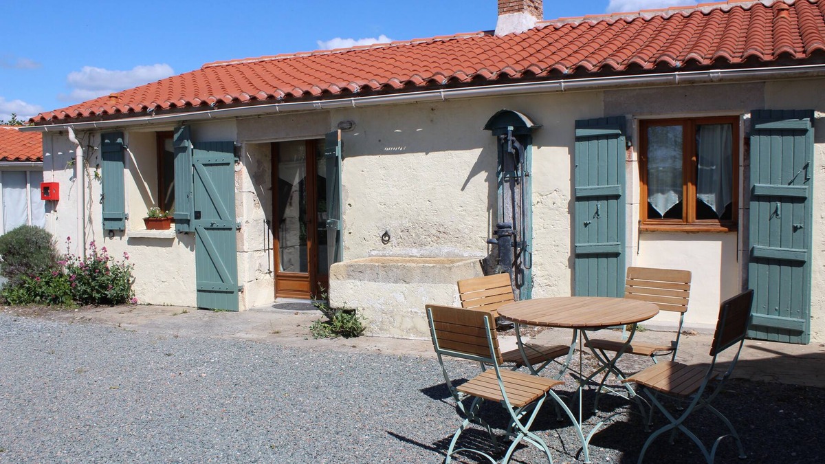 Puyravault Cottage | 'La Chouette' - Charming stone cottage - Marais Poitevin