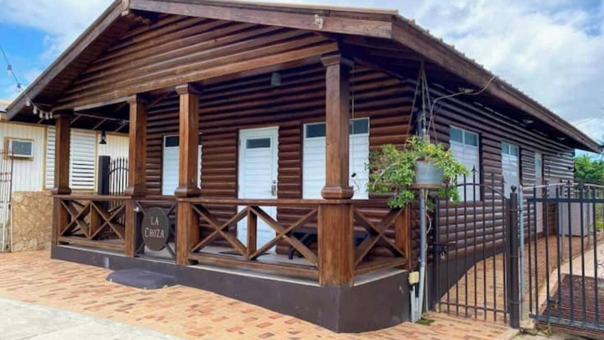 Boqueron House | La Choza in the heart of the town of Boqueron with access to the beach.
