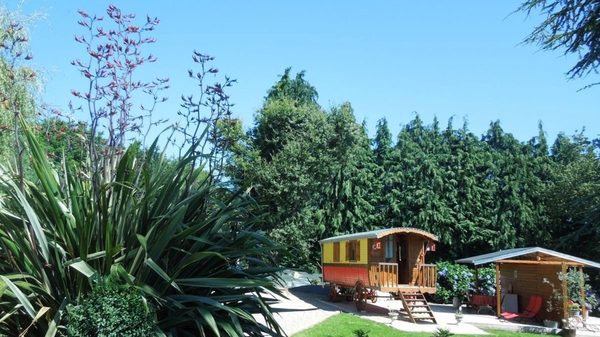 Pluvigner RV Rental | La Clé des Roulottes Campsite