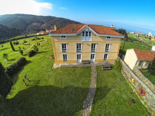 Aronces Villa | La Cochera de Somao, casona de tipología indiana