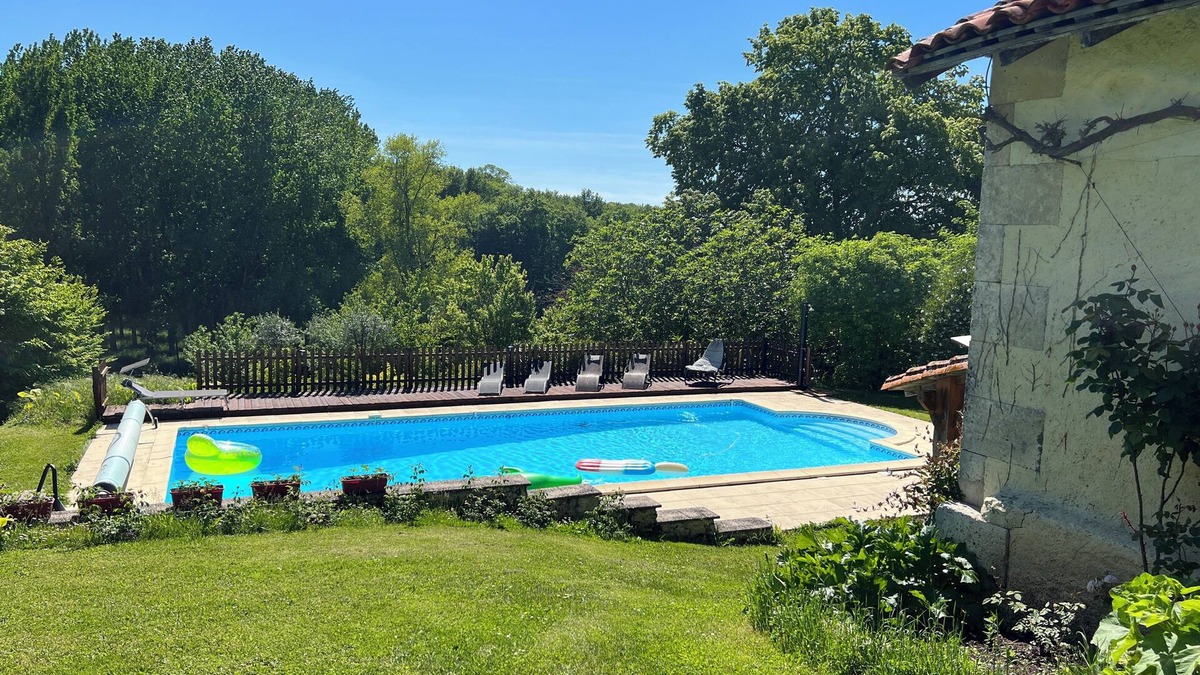Saint-Romain Apartment | LA COLLINE DE TILLEUL - apartment with swimming pool near Aubeterre, TRANQUILITY