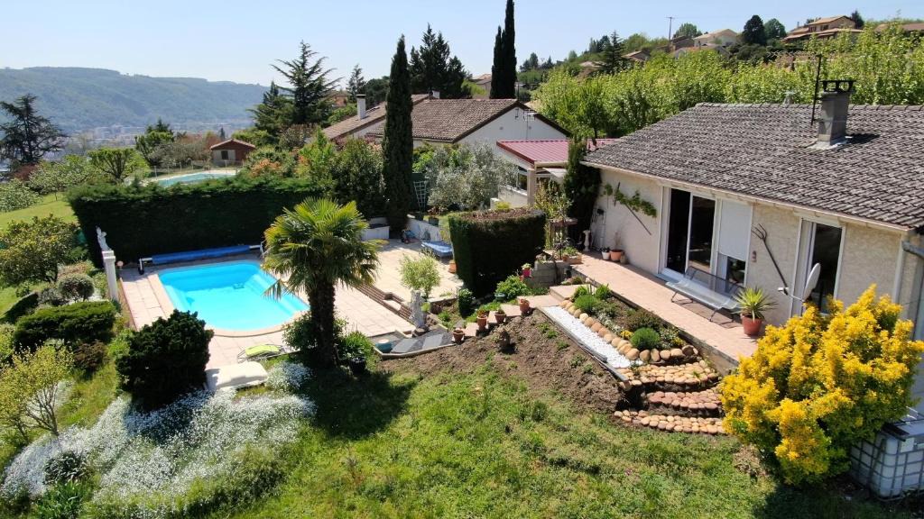 Sainte-Colombe Apartment | La Colombe