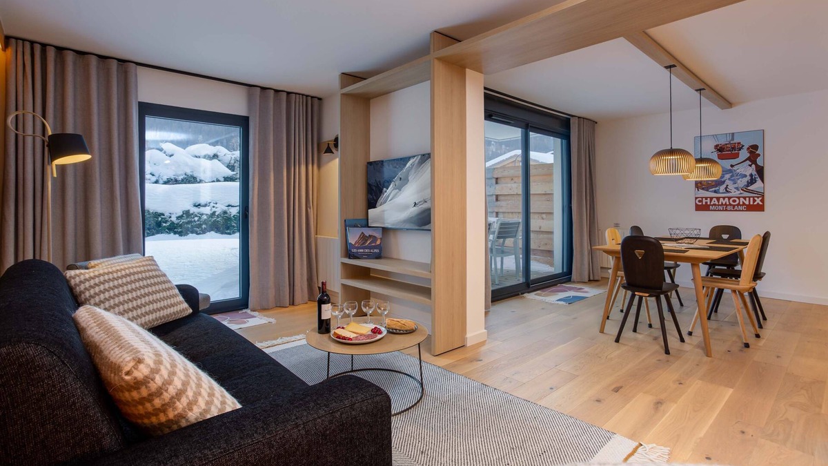 Chamonix-Mont-Blanc Apartment | La Cordee 703 Apartment - 2 bedrooms, sleeps 4-7 with terrace, pool & parking