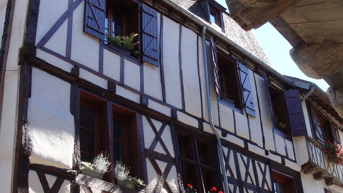 Beaulieu-sur-Dordogne Apartment | La Correze, charming apt. centre of medieval village walk to the river