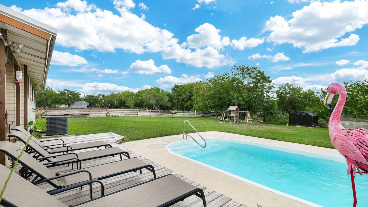 Medina County House | La Coste- A Birdy Vacation Rental