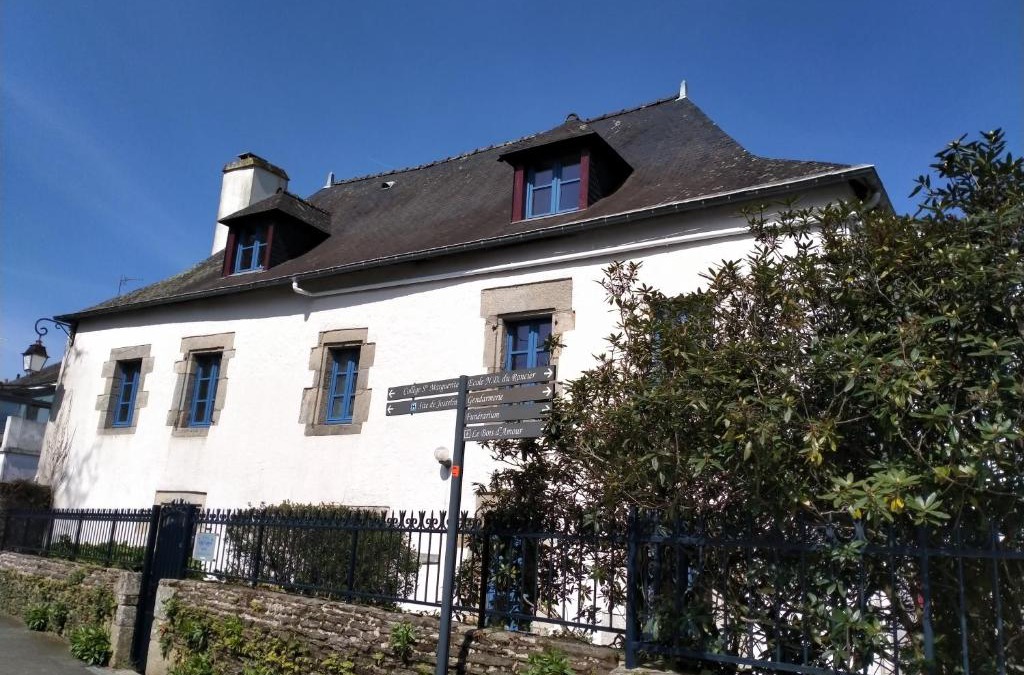 Josselin House | La cour des Ursulines